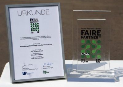 Lambert Lehnertz erhält mit seinem Konzept der Produzentengemeinschaft Lehnertz EiFEL Eier den 1.Platz in dem Wettbewerb „Faire Partner – Bauern/Hersteller/Händler“.